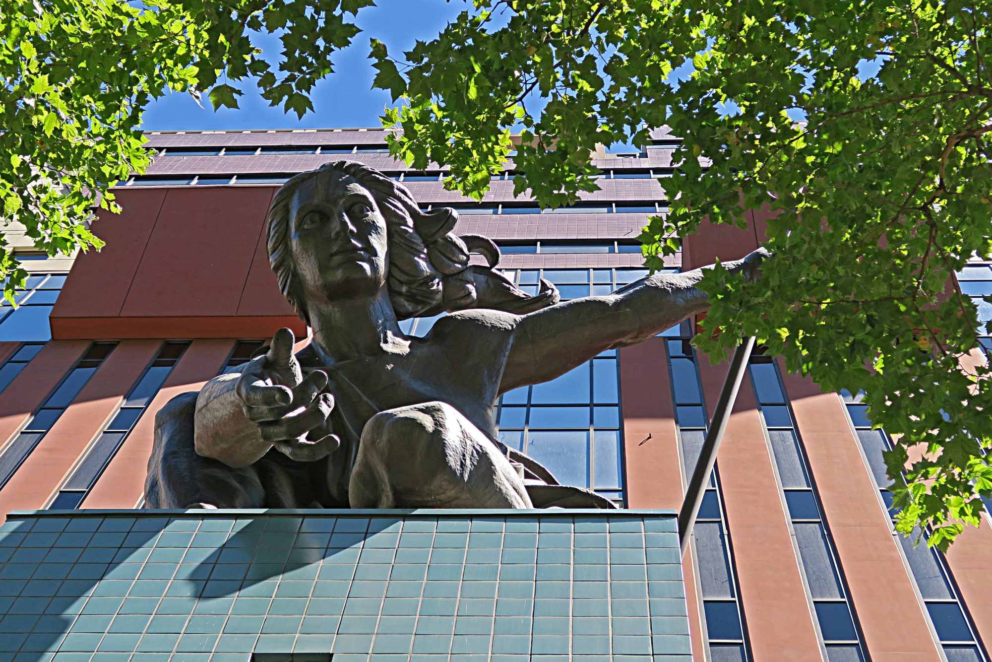 portland_portlandia_statue
