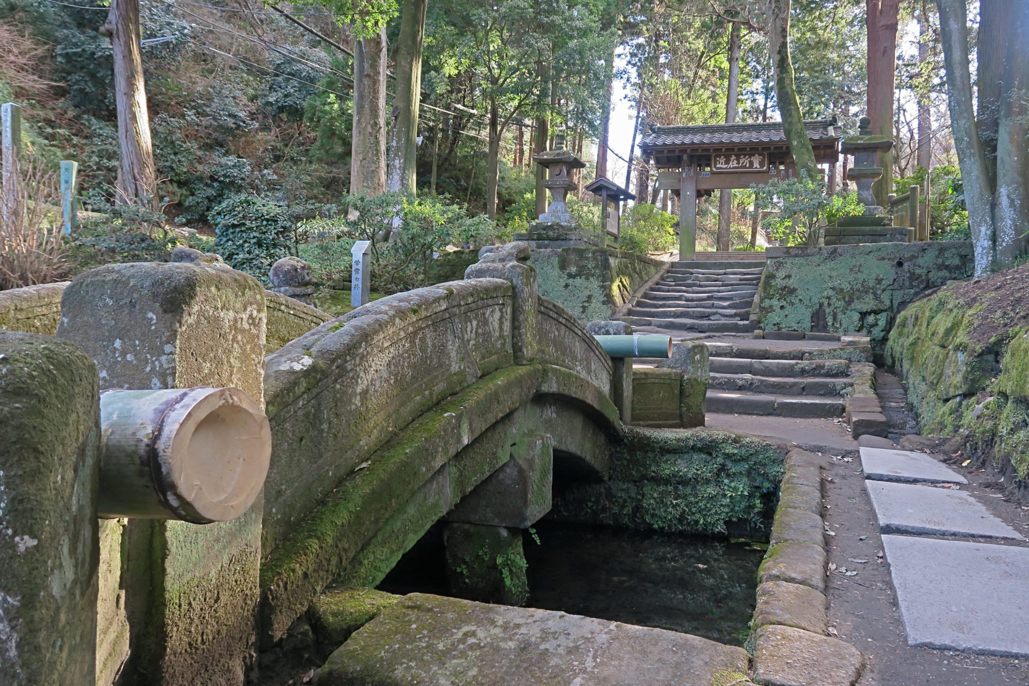 mittelalterliche brücke in kamakura, japan